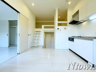 【居間・リビング】 | ブリリオ | こちらのリビングで趣味の時間をお楽しみください