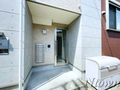 【エントランス】 | ブリリオ | 清潔なエントランスです