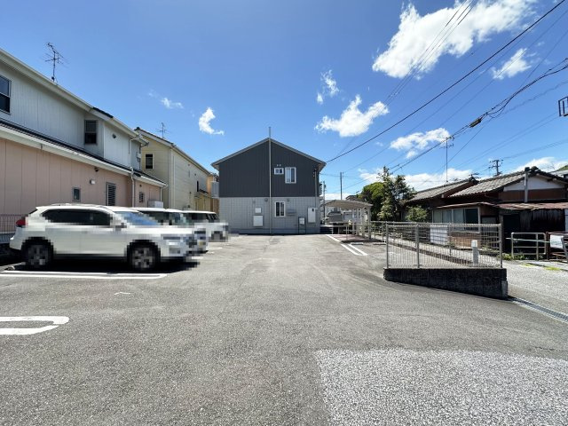 カーサさつきの駐車場