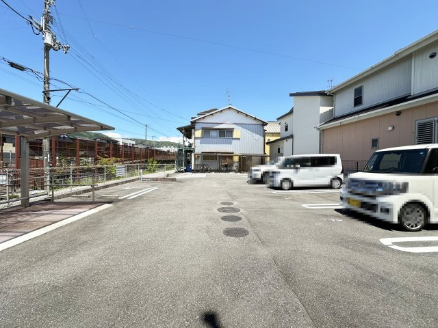 カーサさつきの駐車場