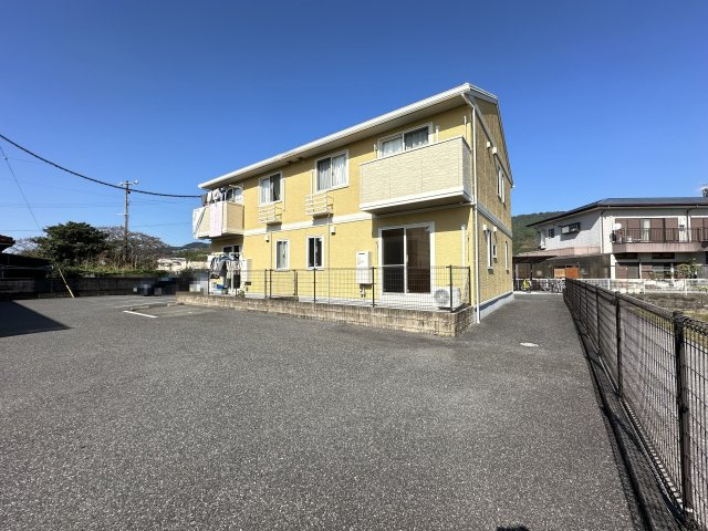 シャンボール A棟の外観