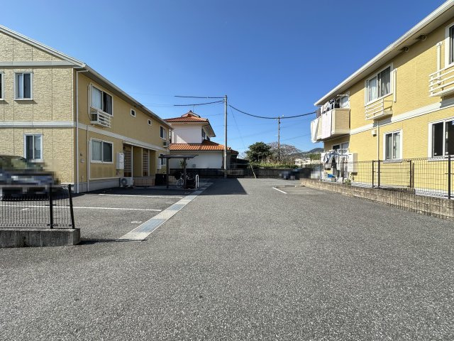 シャンボール A棟の駐車場