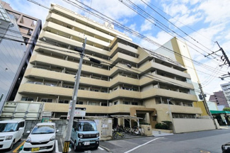 【外観】 | 空港線「呉服町駅」徒歩8分！天神・博多へのアクセス便利です。
コンビニや八百屋さんなど徒歩3分以内にお店もあります