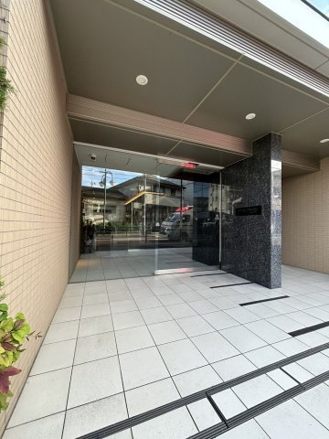 杉並区和田２丁目の賃貸マンションのエントランス