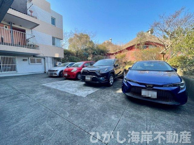 オクトピア緑が浜の駐車場|敷地内駐車場