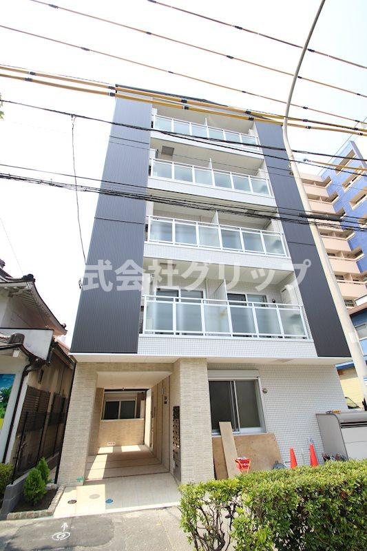 b'CASA Yokohamaの外観