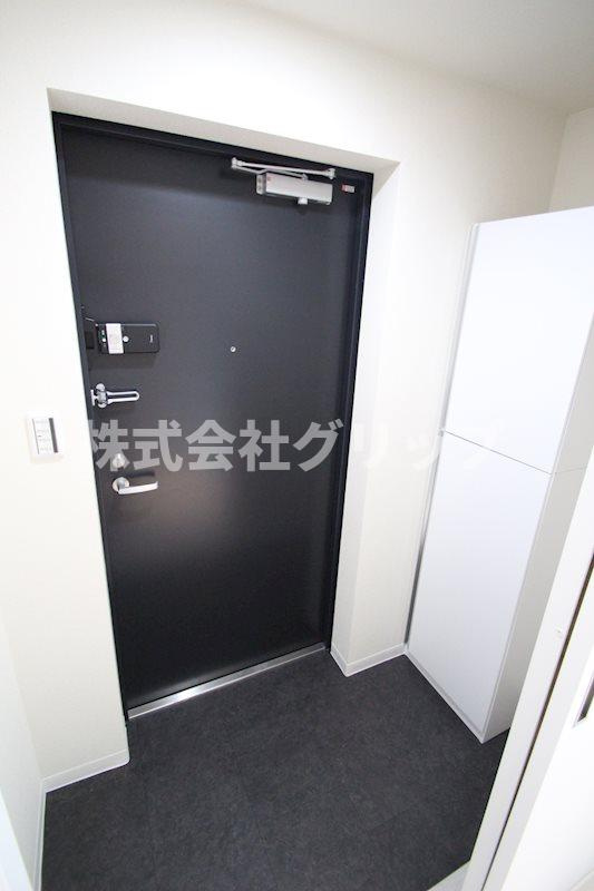 b'CASA Yokohamaの玄関