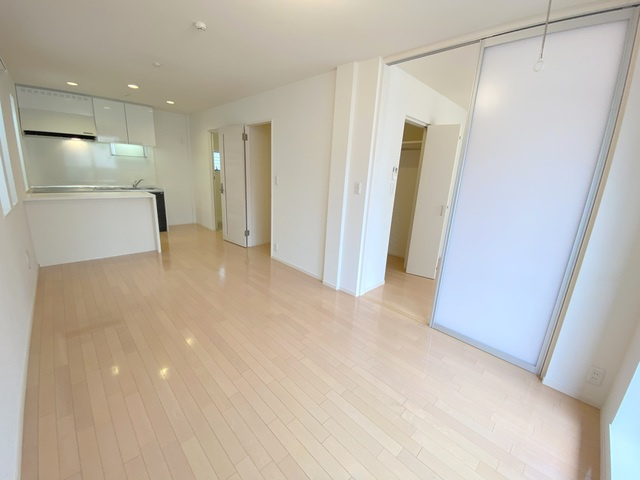 ライトビレッジの居間・リビング|★きれいなフローリングのお部屋です★