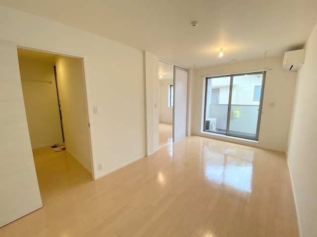 ライトビレッジの居間・リビング|★明るいフローリングのお部屋です★