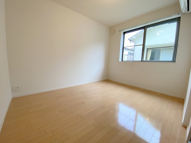 ライトビレッジの寝室|★明るいフローリングのお部屋です★