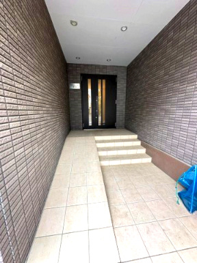 グランシュール四谷のエントランス