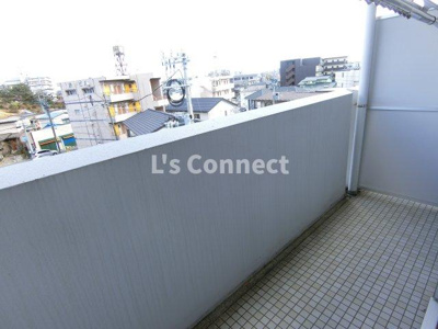 【バルコニー】 | しゃとれ小松島 | 5階のお部屋で洗濯物もたくさん干せます。