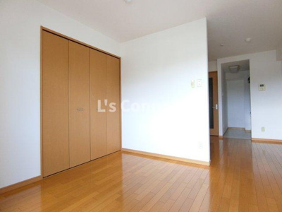 【居間・リビング】 | しゃとれ小松島 | ５．３帖の洋室です。