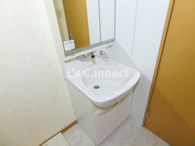 【洗面所】 | しゃとれ小松島 | 朝の支度もスムーズな独立洗面台。