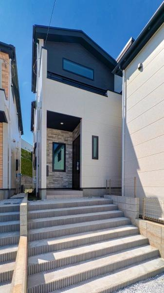 横浜市旭区上白根２丁目の新築一戸建の前面道路含む現地写真|広々とした前面道路！
駐車も楽に行えます。