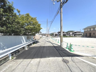 【前面道路含む現地写真】