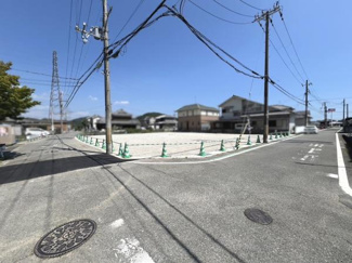 【前面道路含む現地写真】