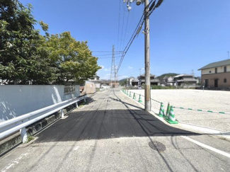 【前面道路含む現地写真】
