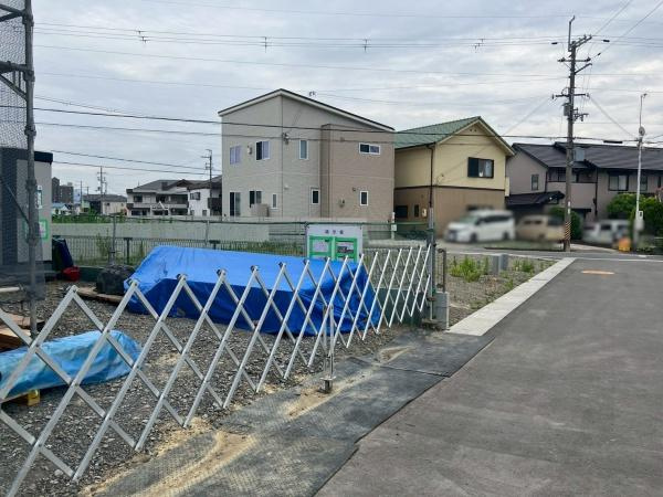 岩出市西安上分譲地(9号地の内容)の前面道路含む現地写真