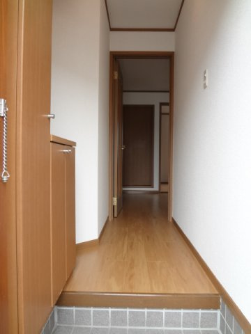 ルミエール弐番館の玄関