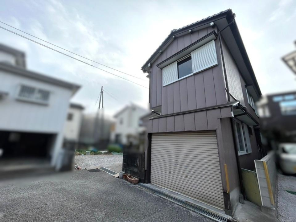 東城山町　建築条件なし　売土地の前面道路含む現地写真