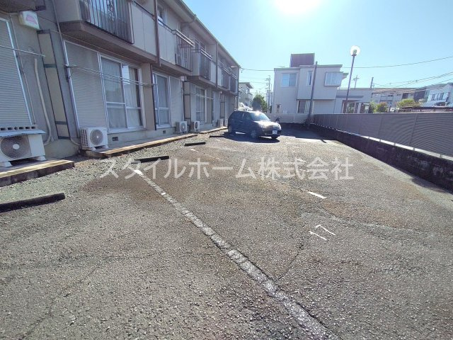 フォーブル山田の駐車場