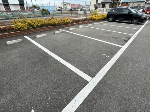 シャインキャッスルの駐車場