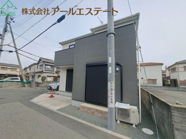 加古川市野口町野口　　中古戸建の前面道路含む現地写真