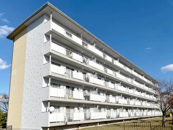ビレッジハウス志染5号棟の外観