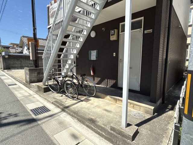 ツーバイフォー栗山の駐車場