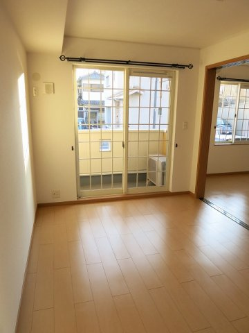 サンリット　タウンＢのバルコニー|明るい室内です