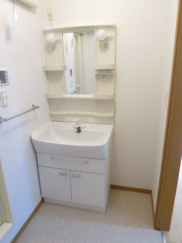 サンリット　タウンＢの洗面所|コンパクトで使いやすい洗面所