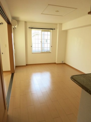 サンリット　タウンＢの居間・リビング|ゆったりとした居間です