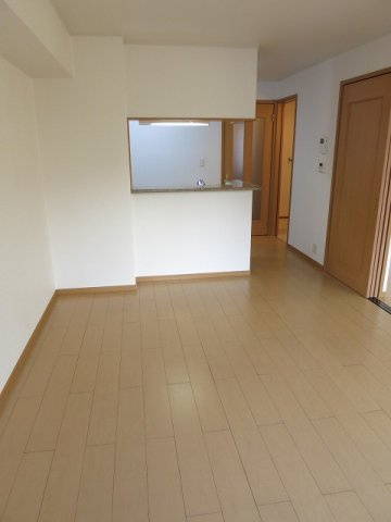 サンリット　タウンＢの居間・リビング|ゆったりとした居間です