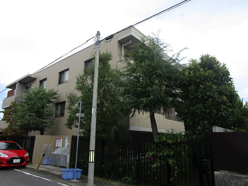 レザンドール東山元町の外観