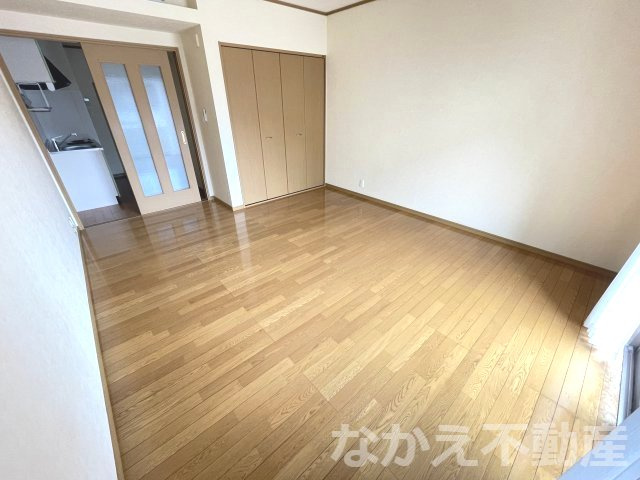 【寝室】 | 広くて明るい寝室