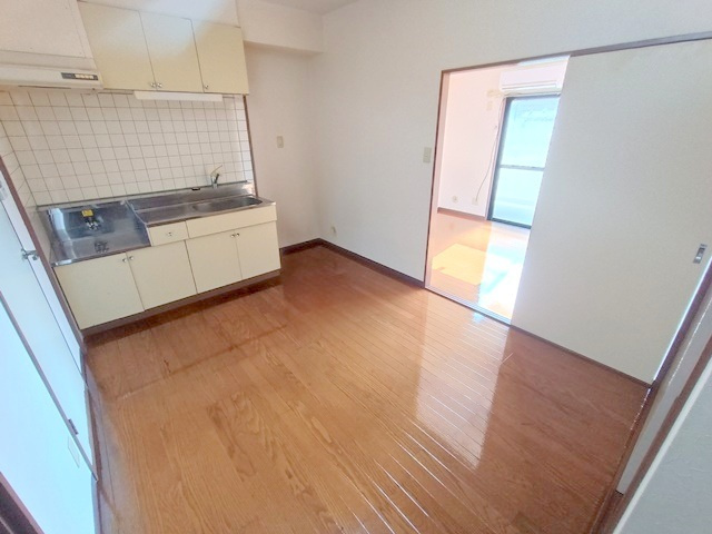 青木ビルの居間・リビング