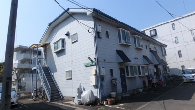 【外観】 | グリーンベル久末 | ペットOK♪ワンちゃんまたは猫ちゃんと一緒に暮らせる2階建てアパートです♪「武蔵溝ノ口」駅・「武蔵中原」駅にアクセス可能な最寄りバス停まで徒歩2分！