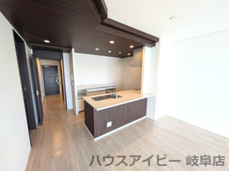 【居間・リビング】 | モアグレース岐阜加納10階角部屋！JR岐阜駅9分！築5年！日当り・眺望良好♪24時間ゴミ出しOK！ | モアグレース岐阜加納10階部分角部屋！JR岐阜駅まで徒歩9分！築5年！日当り・眺望良好♪24時間ゴミ出しOK！