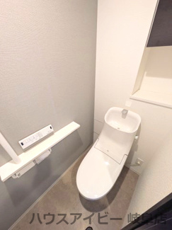 【トイレ】 | モアグレース岐阜加納10階角部屋！JR岐阜駅9分！築5年！日当り・眺望良好♪24時間ゴミ出しOK！ | モアグレース岐阜加納10階部分角部屋！JR岐阜駅まで徒歩9分！築5年！日当り・眺望良好♪24時間ゴミ出しOK！