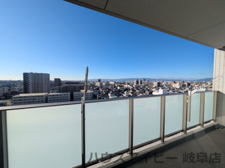 【バルコニー】 | モアグレース岐阜加納10階角部屋！JR岐阜駅9分！築5年！日当り・眺望良好♪24時間ゴミ出しOK！ | モアグレース岐阜加納10階部分角部屋！JR岐阜駅まで徒歩9分！築5年！日当り・眺望良好♪24時間ゴミ出しOK！
