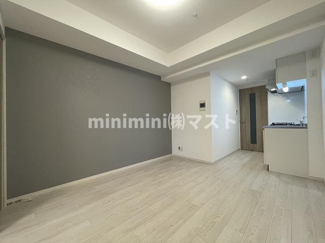 Mv.ms大阪岸里の居間・リビング|奇数階と偶数階で内装カラーで異なります