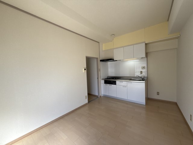 ロイヤルコーポ姫路の居間・リビング