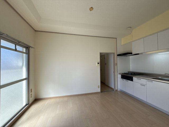 ロイヤルコーポ姫路の居間・リビング