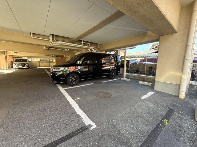 ロイヤルコーポ姫路の駐車場