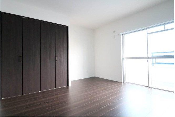 アーバンライフ江西　中央区春日町の洋室