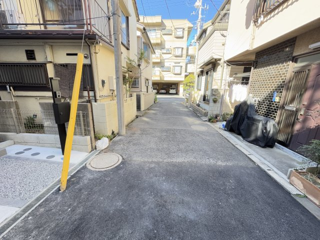 市川市南八幡５丁目新築戸建【平田小学校：9分】の前面道路含む現地写真|北東側前面道路