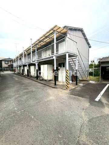 葵アパートの駐車場