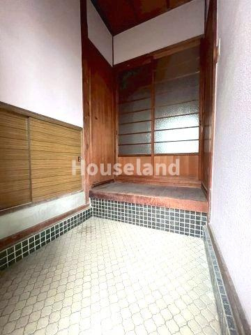 葵アパートの玄関