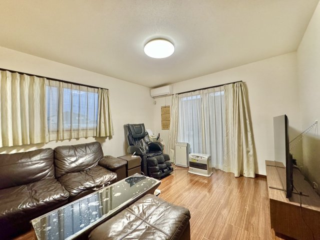 笠間市大田町中古戸建の居間・リビング